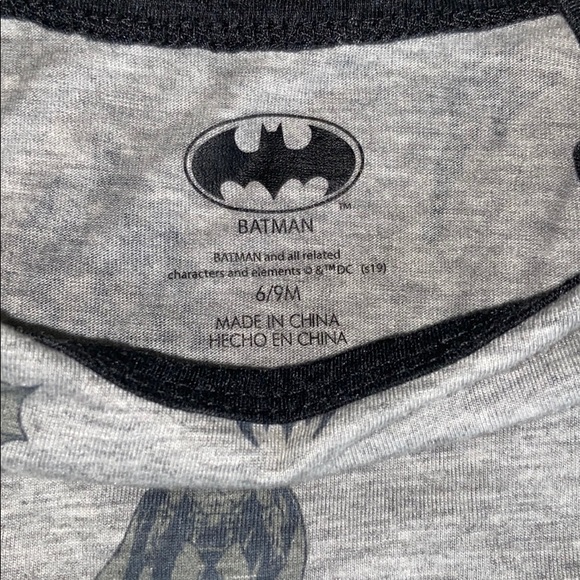 Batman short sleeve onesies - Picture 3 of 5